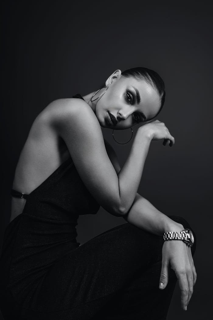 Elegant black and white portrait of a model showcasing contemporary fashion and style.
